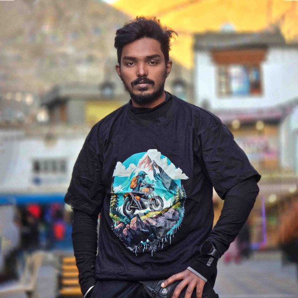 Conquer the Mountains - Riders Oversized Black T-Shirt - Small
