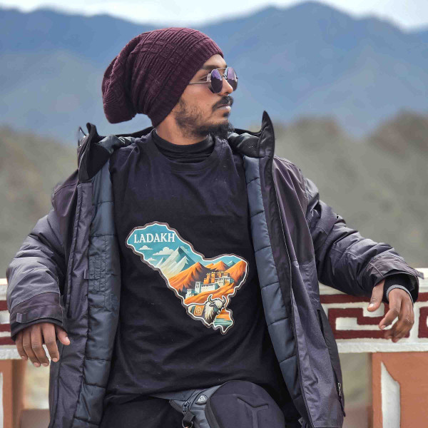 Himalayan Explorer-Travel Oversized Black T-Shirt - Small